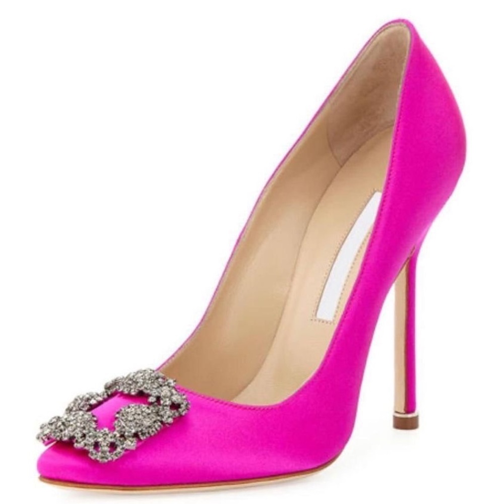 Manolo Blahnik satin pump.
4.3" covered stiletto heel.